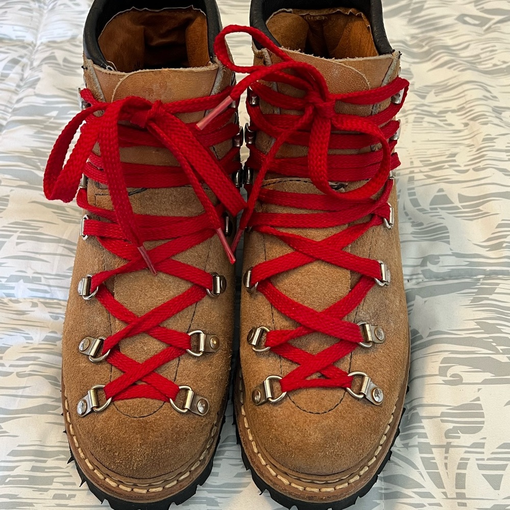 7.5 heavy duty boots, unknown brand (possibly Danners)